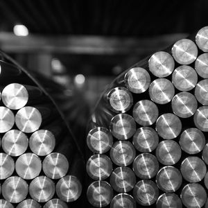 Durch die Einzelstabvergütung erreicht der Spezialvergütungsstahl von Steeltec höchste Festigkeitsklassen und homogene mechanische Eigenschaften über die gesamte Charge.