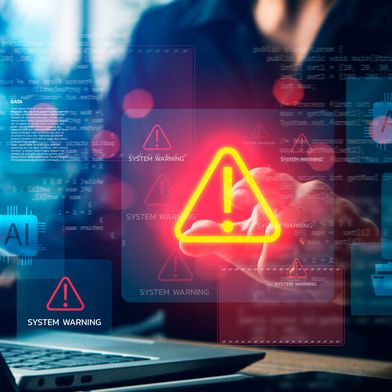 Schatten-KI ist Unternehmensrealität: Mitarbeitende nutzen GenAI-Tools ohne Freigabe, da nur 26 Prozent der Firmen offizielle Zugänge bereitstellen und nur 23 Prozent Regeln aufstellen.  (Bild: © ภาคภูมิ ปัจจังคะตา - stock.adobe.com)