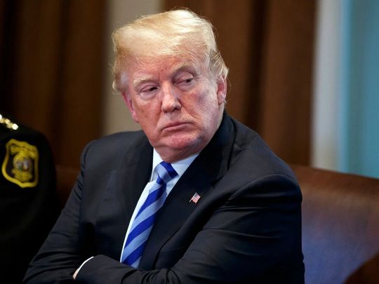 Donald Trump ist nach der Gerichtsentscheidung gegen seine Zollstrategie not amused, wie man sieht. Er will allerdings weiterhin Zölle als Knebelinstrument nutzen. In der EU herrscht dagegen eine gewisse Aufbruchstimmung. Doch man sollte vorsichtig in Sachen USA taktieren ...(Bild:  AP / E. Vucci)