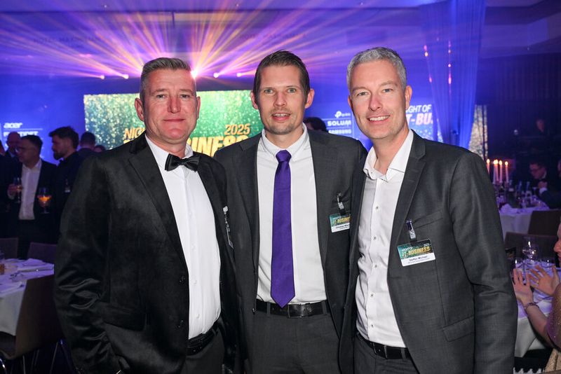 (v. l.) Kristian Krause (Tarox), Christian Wiechert (Wortmann) mit Steffen Michael (Microsoft). (Bild: Hannes Magerstädt)