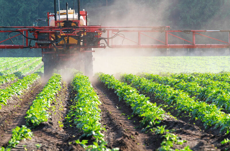 Abb. 1: Die Fülle an weltweit eingesetzten, zum Teil verbotenen Pestiziden, erfordert eine wirksame und umfassende Multirückstandsmethode. (© Kara - Fotolia)
