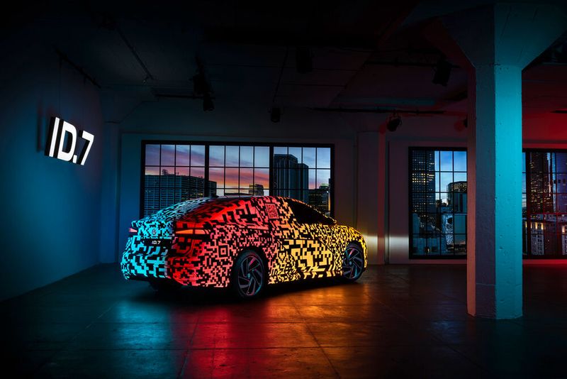 Der Lack leuchtet aus sich selbst heraus. (Bild: Volkswagen AG)