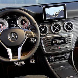 (Mercedes-Benz)