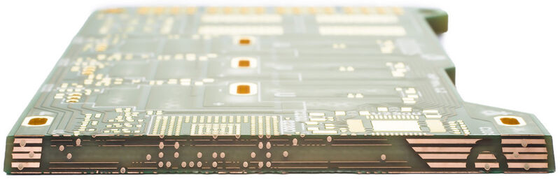 Bild 5: Mit dem Power Combi Board (hier im Querschnitt) lassen sich Leistungs- und Logikteil einer Applikation auf nur einer Leiterplatte realisieren. (Schweiz Electronic AG)