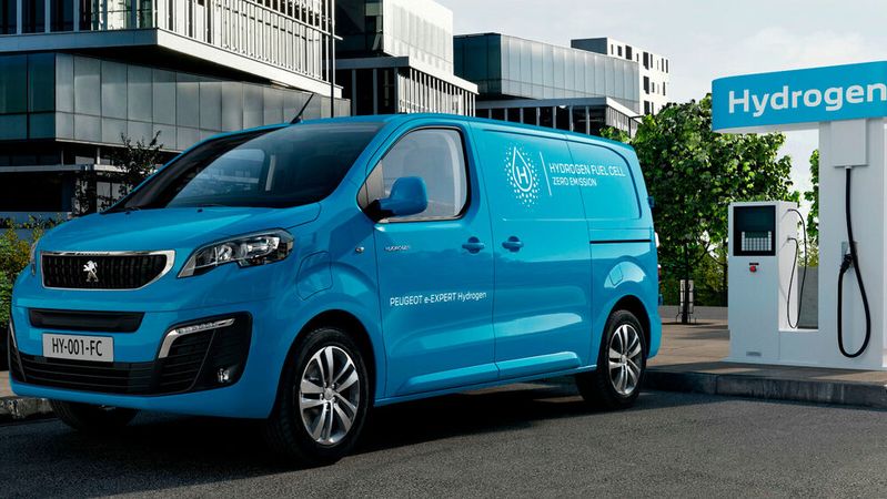 Der E-Expert Hydrogen von Peugeot ist ein Transporter mit Wasserstoff-Brennstoffzelle. Stellantis nimmt die Antriebstechnik nun vom Markt. (Bild:  Peugeot)