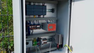 Das Condition Monitoring System von Tsubaki Kabelschlepp eingebaut im Schaltschrank. (Bild: Tsubaki Kabelschlepp)