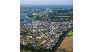 Mit 6973 Mitarbeitern (2015: 6.866) der Chempark-Unternehmen sowie rund 3515 Fremdfirmenmitarbeitern (2015: 3.532) bleibt das Dormagener Werk am Rhein 2016 einer der größten Arbeitgeber in der Region. Mit 501 Auszubildenden ist es auch der größte Ausbildungsbetrieb im Rhein-Kreis Neuss. Das Jahres-Nettoeinkommen aller Beschäftigten entspricht einer Kaufkraft von rund 300 Millionen Euro. (Currenta)