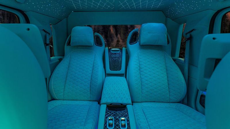 Der Fond des Pick-ups bietet zwei Einzelsitze. (Bild: Mansory)