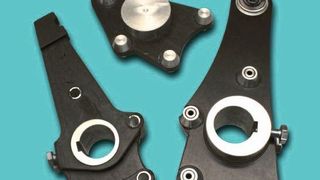 Ein weiteres Beispiel für den gelungenen Materialmix im Maschinenbau: hochsteife Hebelsysteme aus CFK und Aluminium. (Karl Mayer)