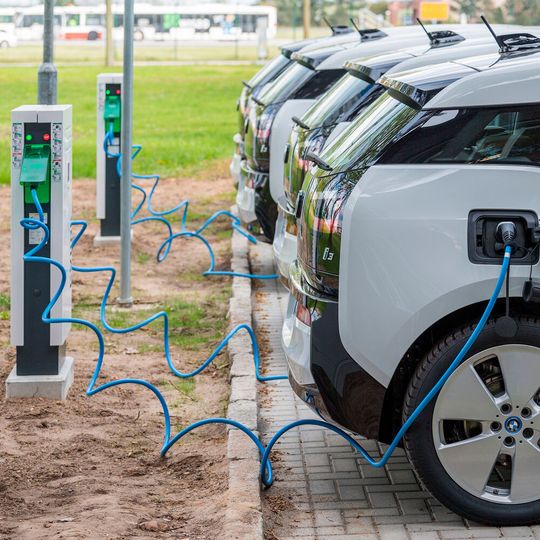 Die Erhöhung des Umweltbonus für den Kauf von E-Autos blieb im Südwesten des Landes bislang ohne Effekt.(Bild:  BMW)