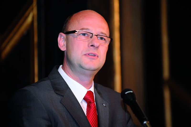 Thomas Wüstenberg, VW, lobte Sven Brust als einen der stärksten Partner in der Region. (Archiv: Vogel Business Media)