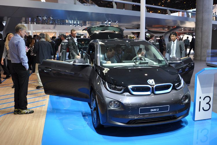 Dementsprechend belagert sind auch die Ausstellungsfahrzeuge auf der IAA. (Foto: Wehner)