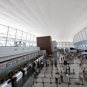 Der Flughafen ist von Innen lichtdurchflutet