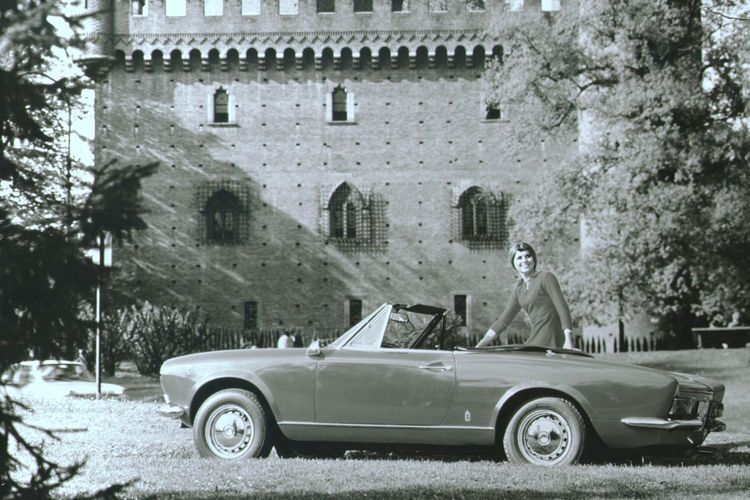 Auch in schwarz-weiß macht der Roadster eine gute Figur. (Foto: Fiat)