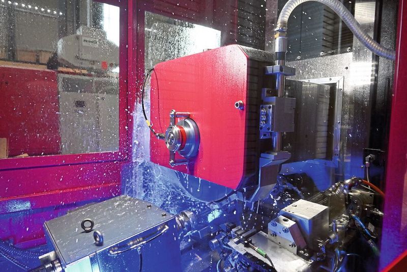 Die ZR 35 verfügt über eine Schrägeinstechanordnung mit verstellbarem Winkel von +6 bis -10 Grad. (Mitsubishi Electric Europe B.V.)