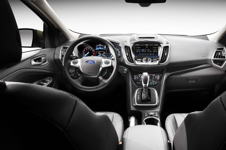 Übers Ziel hinausgeschossen: Das Cockpit ist derart mit Schaltern, Tastern und Bedienhebeln überfrachtet, dass man schnell die Orientierung verliert. (Foto: Ford)