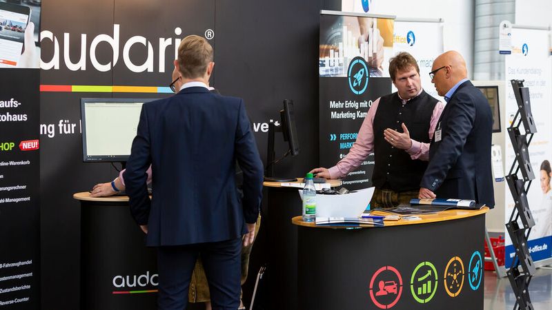 Zu den weiteren Ausstellern gehörten unter anderem die Firma Audaris aus Neutraubling, ... (Stefan Bausewein)