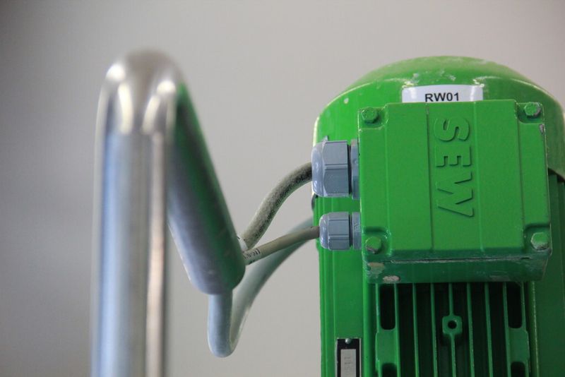 Zuleitung zu einem SEW-Motor in der Molkerei. (Bild: Reinhold Schäfer)