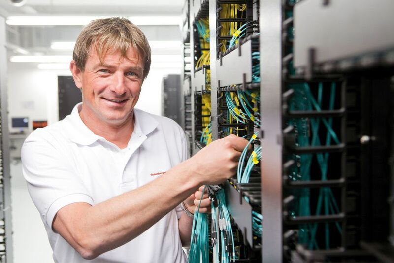 Im Bereich der Verkabelung müssen mehr denn je leistungsstarke und flexible Lösungen bereitgestellt werden, die ausreichend Bandbreite bieten und sich modular an künftige Anforderungen anpassen lassen.  (Rosenberger OSI)