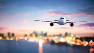 Hoher Druck:  Die Luft- und Raumfahrtbranche muss schneller entwickeln, effizienter planen und Ressourcen besser nutzen. Hierbei kann Quantencomputing helfen. (Bild: Romolo Tavani | Adobe Stock)
