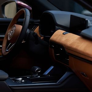 Die Innenausstattung wirkt edel.(Bild:  Mazda)