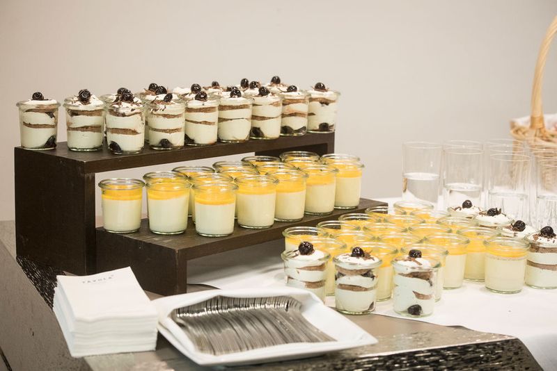 Der Kongress und die Tischmesse im Foyer boten einen angenehmen Rahmen für Gespräche und das Networking. (Thomas Entzeroth)