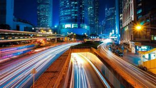 Die Anzahl der Fahrzeuge, die eine Stadt erträgt, bevor der Verkehrsfluss ins Stocken gerät, lässt sich künftig anhand der Infrastruktur abschätzen. (gemeinfrei)