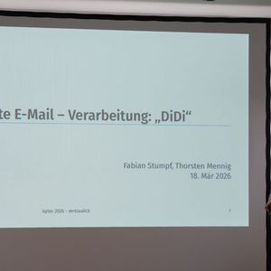 Fabian Stumpf (im Bild) und Thorsten Mennig präsentierten das KI-Projekt von Bytec und standen den Partner Rede und Antwort zu dieser Reise hin zu einem erfolgreichen Launch der Lösung.(Bild:  Bytec)