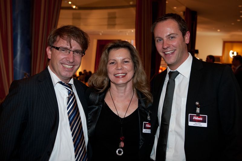 William Geens (Prianto) mit Evelyn von Ditfurth (Avnet) und Oliver Roth (Prianto) (Archiv: Vogel Business Media)