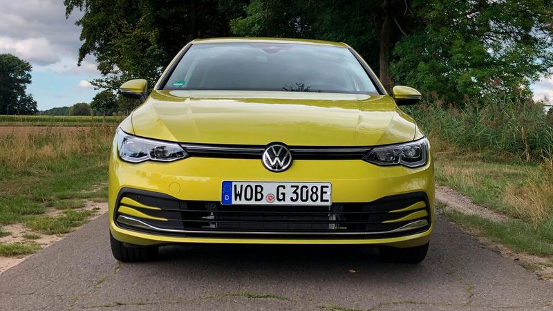 ... E-Hybrid hat VW für den Golf 8 zwei Plug-in-Hybride im Programm. Darüber hinaus gibt es drei Mildhybride. (Bild: Seyerlein/»kfz-betrieb«)