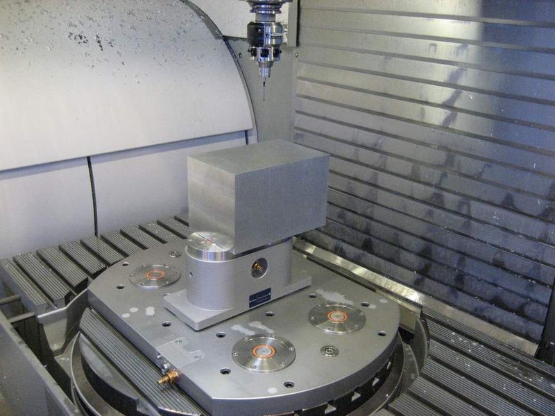 Aufgrund des besonderen Klemmsystems erreicht das Nullpunkt-Spannsystem Garant Zero Clamp eine Haltekraft von 25 kN. (Archiv: Vogel Business Media)