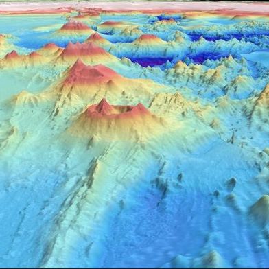 Dreidimensionale Karte des Inselbogens Kermadec Arc im Pazifik, wo die Pazifische Platte unter die Australische Platte abtaucht. Glasproben aus dieser Subduktionszone haben die Forschenden untersucht, um herauszufinden, wie sich Gold und andere Edelmetalle während des Aufschmelzens des Erdmantels verhalten. (Bild: Cornel de Ronde, Earth Science New Zealand)