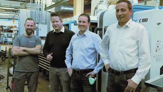 Die Gesprächspartner des SMM: Radoslaw Freyter (Fertigungstechniker, Tschudin + Heid), Patrick Lächler (Technischer Aussendienst, Iscar), Tobias Schmid (CEO, Tschudin + Heid) und Luc Hattenberger (Verkaufsleiter, Iscar). (Bild: Matthias Böhm)