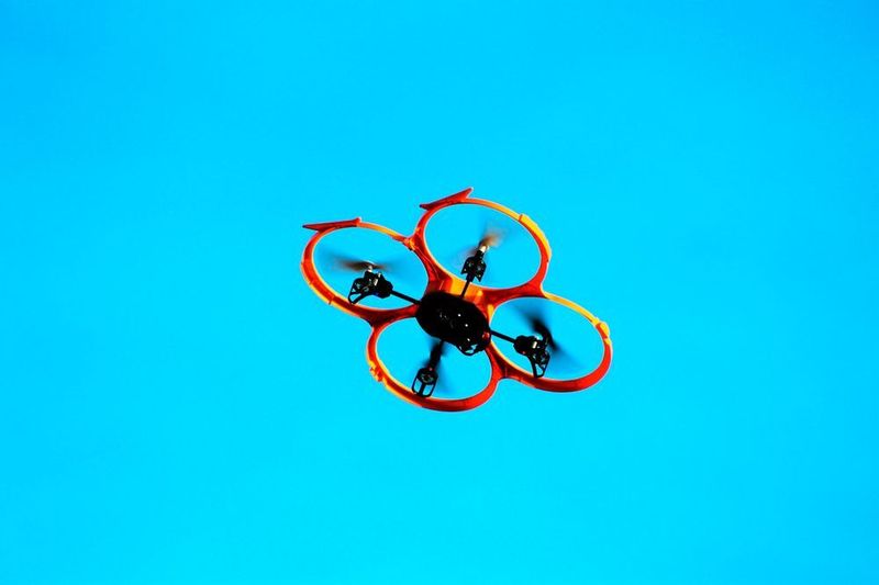 9. Gegenwind für Drohnen: Trotz der immer stärker wachsenden Beliebtheit von Connected Devices, bewertet  GP Bullhounds das Potential von Drohnen eher mit Vorsicht. Diese sind zur Zeit zwar in aller Munde und wurden auch auf der diesjährigen CES besonders hervorgehoben, allerdings besteht vor allem in den Bereichen rechtliche Regulierung, technologische Möglichkeiten und Unfallgefahr noch reichlich Klärungsbedarf. (Bild: www.pixabay.com)