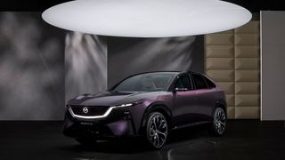 Der neue CX-6e geht zu Preisen ab rund 50.000 Euro im Sommer an den Start. (Bild: Mazda)