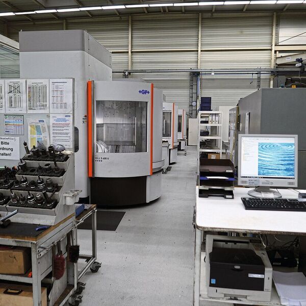 Werkzeugbau bei Hago mit Hochgeschwindigkeitsbearbeitungszentren Mikron Mill S 600 U und Mikron HSM 600 LP von GF Machining Solutions.  (GF Machining Solutions)