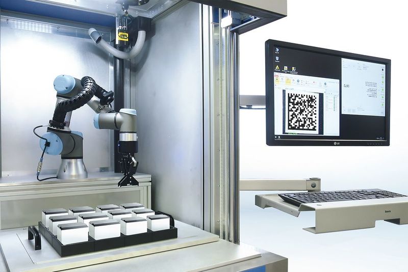Diese Laserstation mit integriertem Industrieroboter hat ACI Laser entwickelt, um Werkstücke überall beschriften zu können. (ACI Laser)