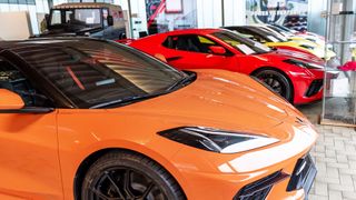 Die Auto-Ebert-Gruppe verkauft Fahrzeuge an drei neuen Standorten. Im Bild ist der Schauraum in Hockenheim zu sehen, einst ein Ford-Röll-Betrieb. (Bild: Auto Ebert)