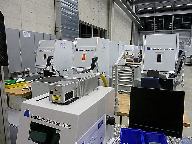 Die Laserbeschriftungstechnik nimmt bei Trumpf einen breiten Raum ein. (Kuhn)