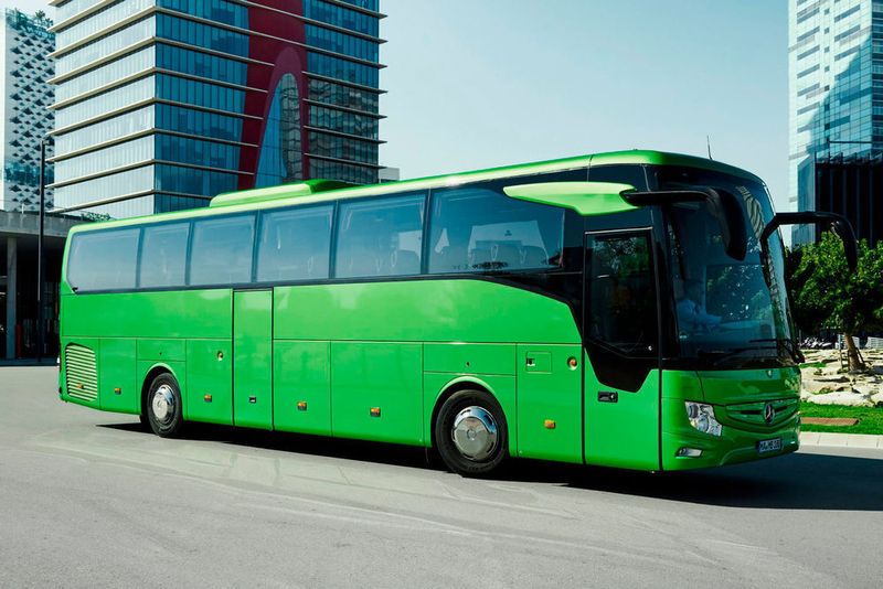 Nach 20 Jahren erneuert Mercedes den Reisebus Tourismo. (Daimler)