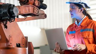 GenAI hilft Ingenieuren, unstrukturierte Daten aus Geräteprotokollen und Serviceaufzeichnungen zu verarbeiten sowie Predictive‑Maintenance‑Workflows zu verbessern. (Bild: Mathworks)