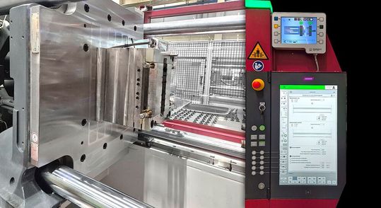 Die neuen Roemheld-Magnetspannsysteme R-MAG sind hier in eine 60-Tonnen-Spritzgießmaschine von Wittmann-Battenfeld bei einem Anwender eingebaut. Man sieht eine Hälfte des so fixierten Spritzgießwerkzeuges.(Bild:  Roemheld)