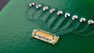 Während das Mikrospritzgießen bei kritischen Bauteilen 10 bis 12 Wochen dauert, bietet der 3D-Druck eine schnellere Fertigung und größere Flexibilität bei Designiterationen, so Collins. (Bild: Boston Micro Fabrication)