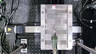 Wenn der Laser lernt: Laserbasierte Schweissverfahren lassen sich dank maschinellem Lernen in Echtzeit optimieren. (Bild: Empa)