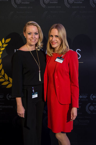 Eva Kanzler (links) und Alina Diekmann von der Vogel IT-Akademie. (Dominik Sauer / VIT)