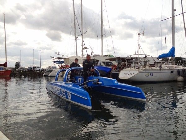 Das elektrisch betriebene Freizeit-Boot Platypus: Es verbindet die zwei Wassersportarten Bootfahren und Tauchen. (Platypus)
