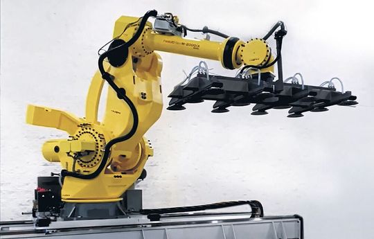 The "Robot Transfer Units" from Rollon prove to be particularly advantageous when moving and positioning large robots that carry loads weighing up to 2,200 pounds.(Image: Rollon)