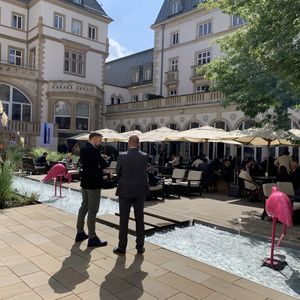 Bei Wohlfühlambiente und traumhaftem Wetter stand das Networking ganz oben auf der Agenda.(Vogel IT.Medien GmbH)