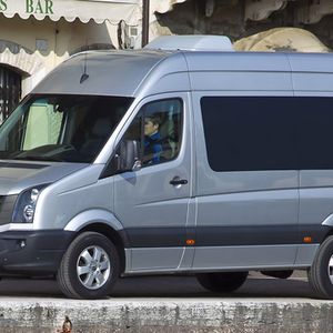 Statt der bisherigen rauen Fünfzylinder-Dieselaggregate kommt nun ein Zweiliter-Turbodiesel mit Common-Rail-Direkteinspritzung zum Einsatz, der an ein Sechsgang-Getriebe gekoppelt ist. (Foto: Volkswagen)