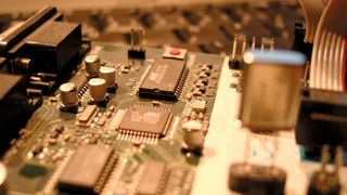 Klarheit ist gefordert: Insbesondere für die Entwicklung eingebetteter Softwaresysteme ist es wichtig, Transparenz zwischen den Anforderungen und den Artefakten herzustellen, in denen die Requirements umgesetzt sind. (Itemis)